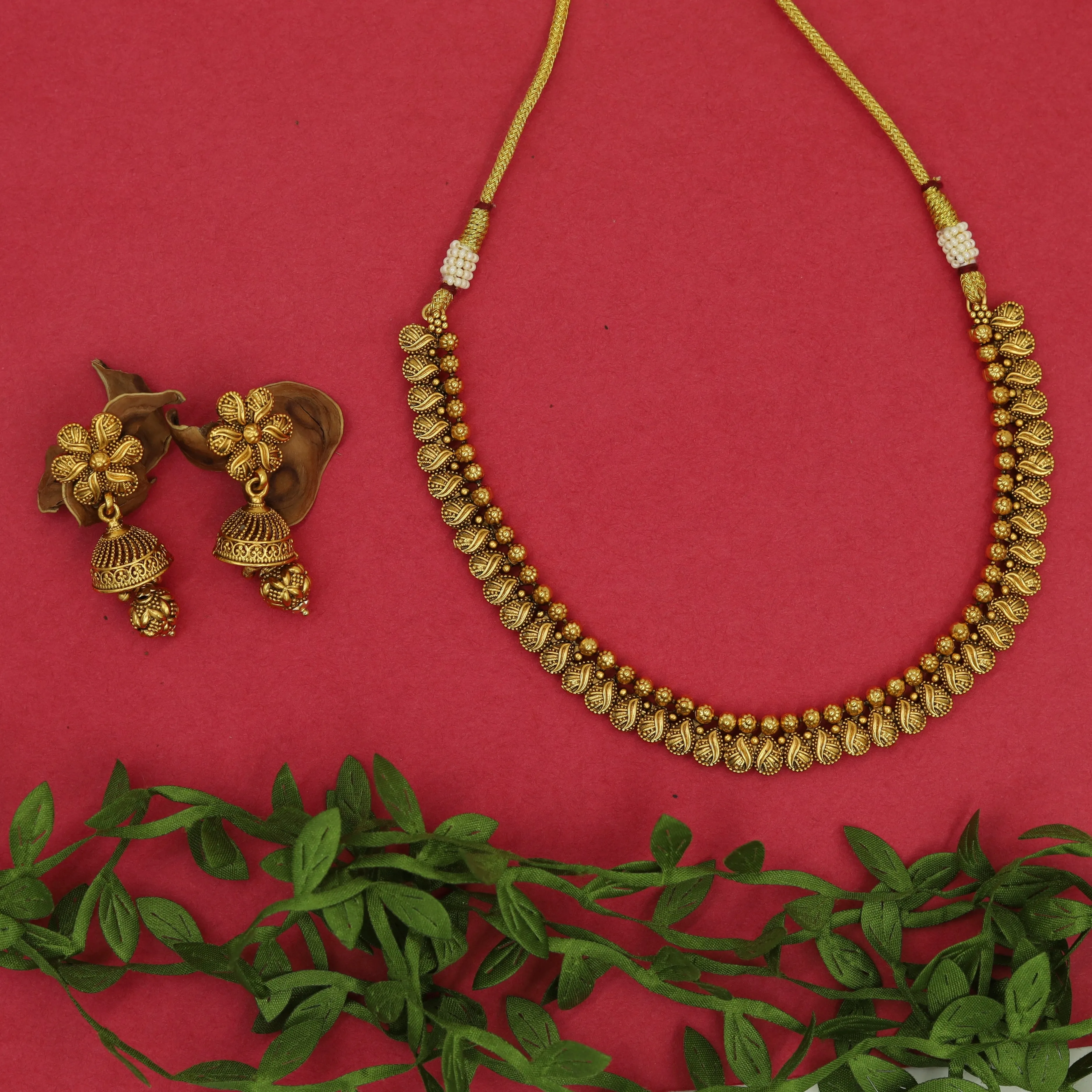 Round Neck Antique Necklace Set 15569-28